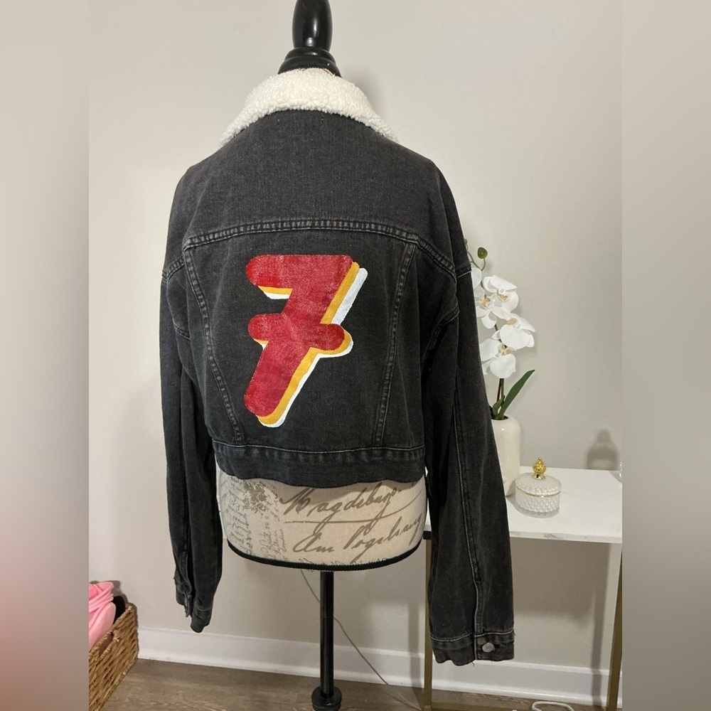 PacSun Women's grey Denim Jacket with White Sherpa Collar - Picture 2 of 9